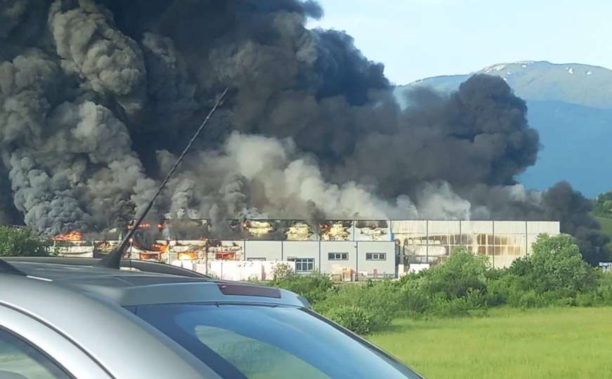 Fabrika i dalje u plamenu, radnici u plaču: Gradili smo 15 godina, sve nestalo za tren